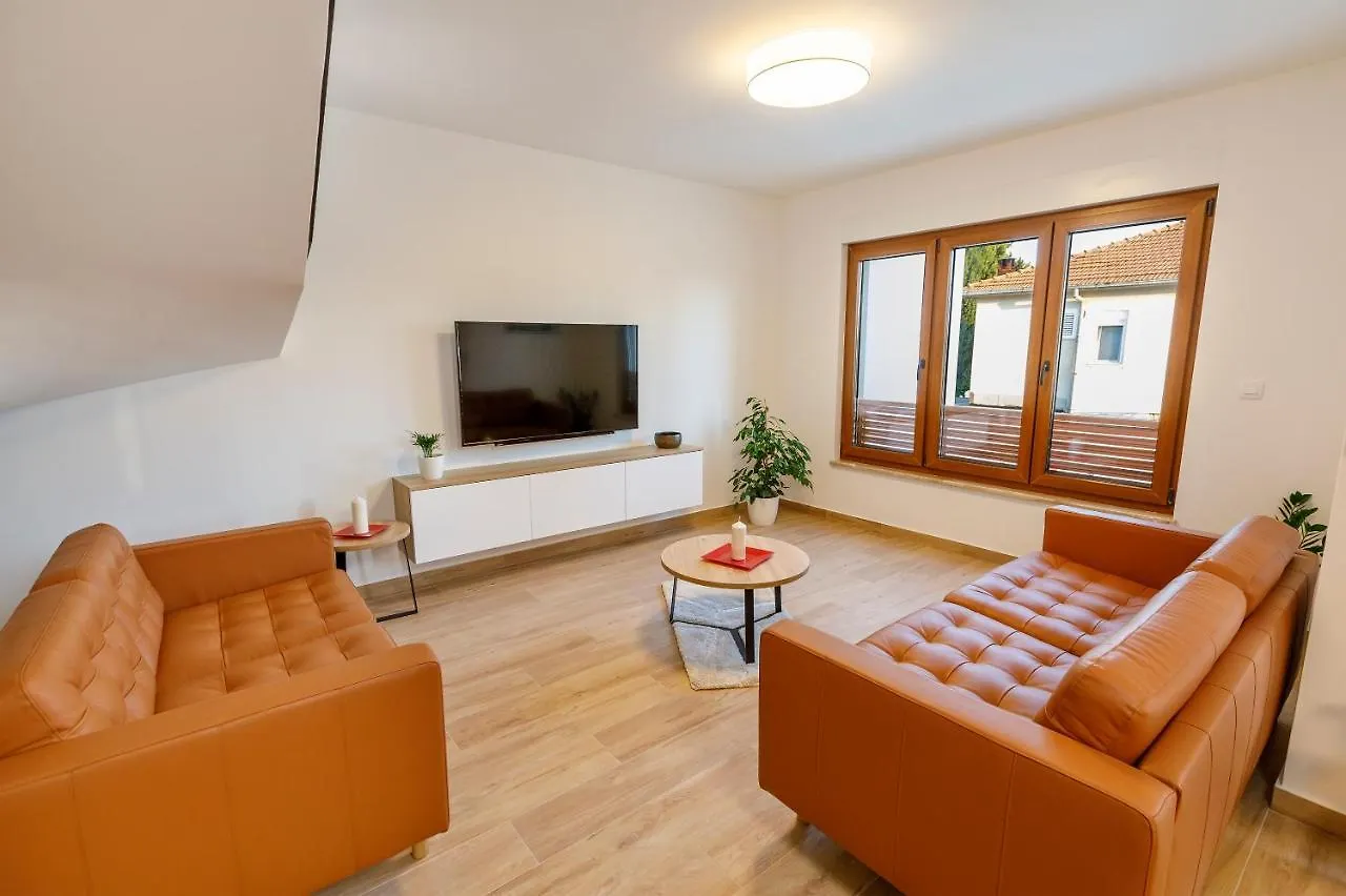 Vila Rusinac - Private Heated Pool Kastela Villa