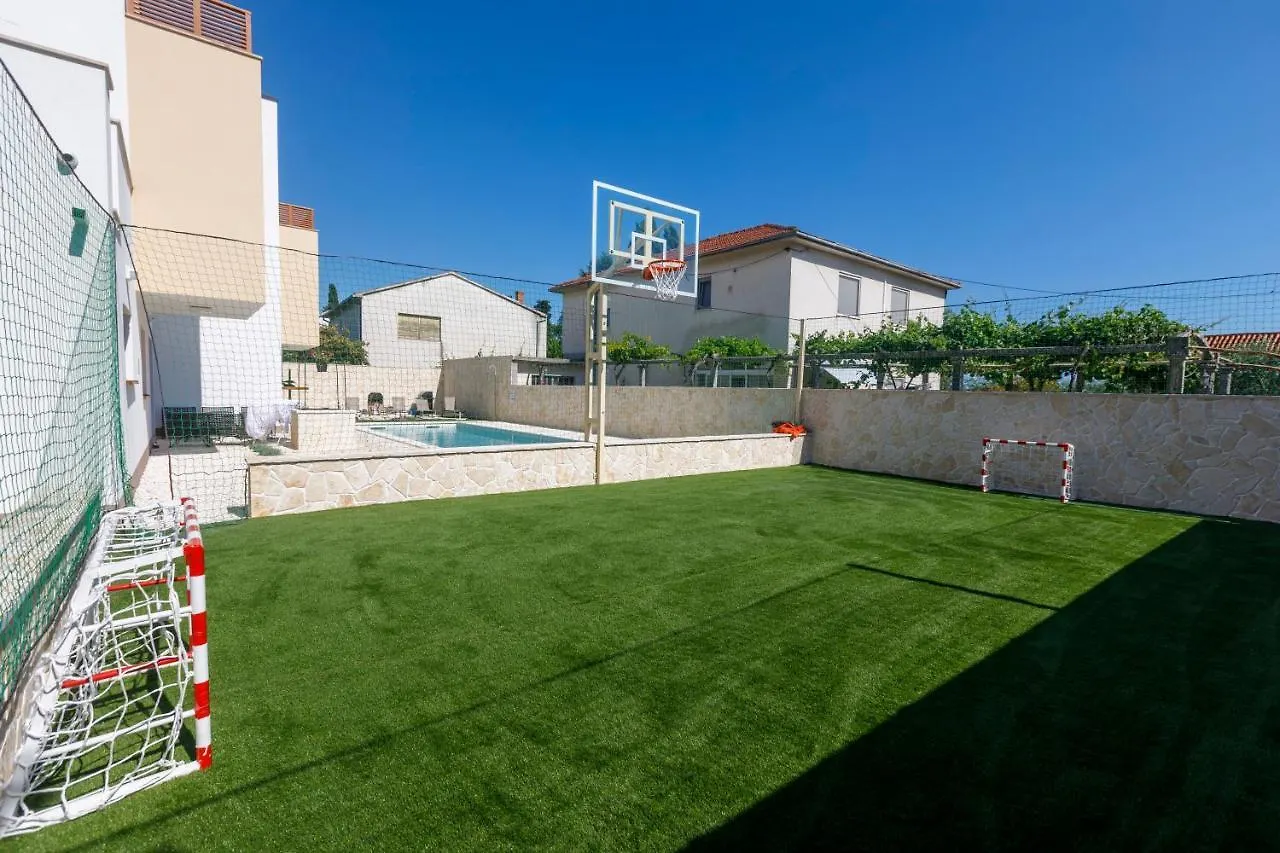 Villa Vila Rusinac - Private Heated Pool Kastela